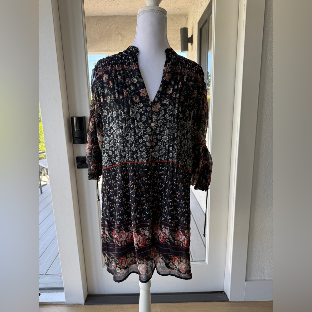 Adelyn Rae Black Floral V-Neck Tunic with Pink & Cream Blossoms